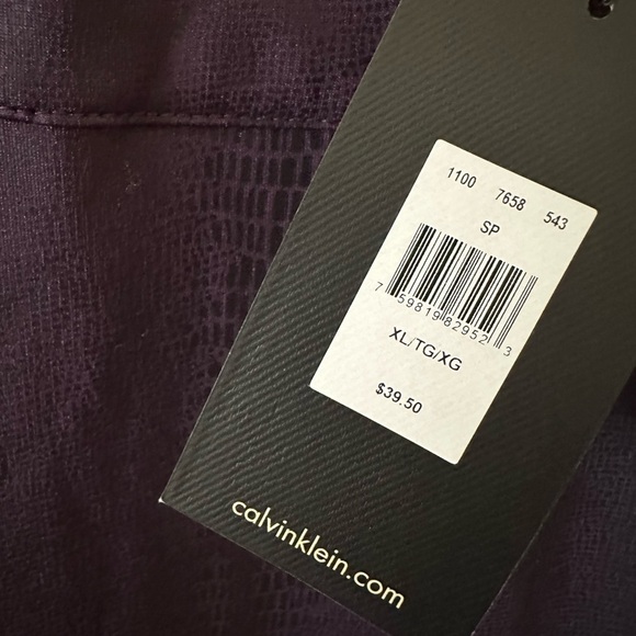 NWT Calvin Klein T-Shirt - Picture 4 of 5